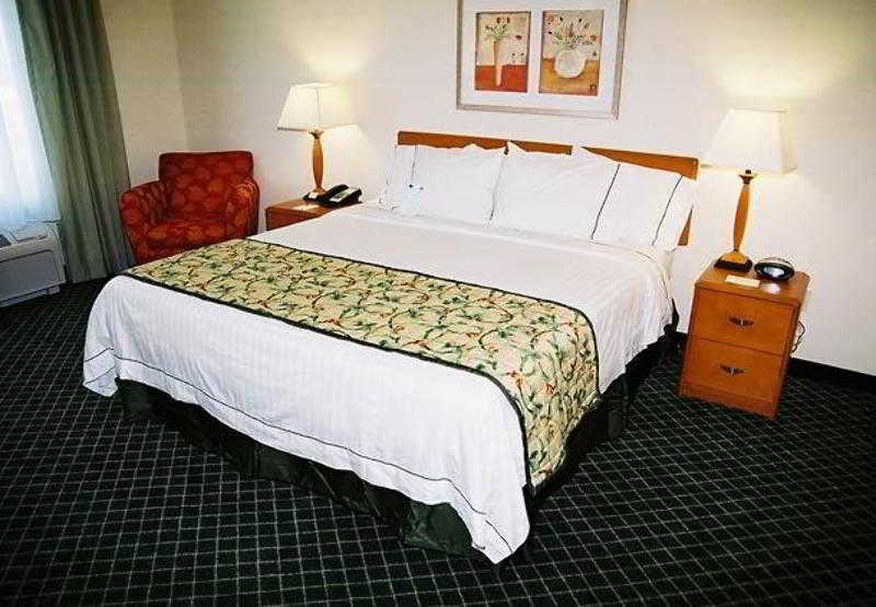 Fairfield Inn & Suites By Marriott Клермонт Стая снимка
